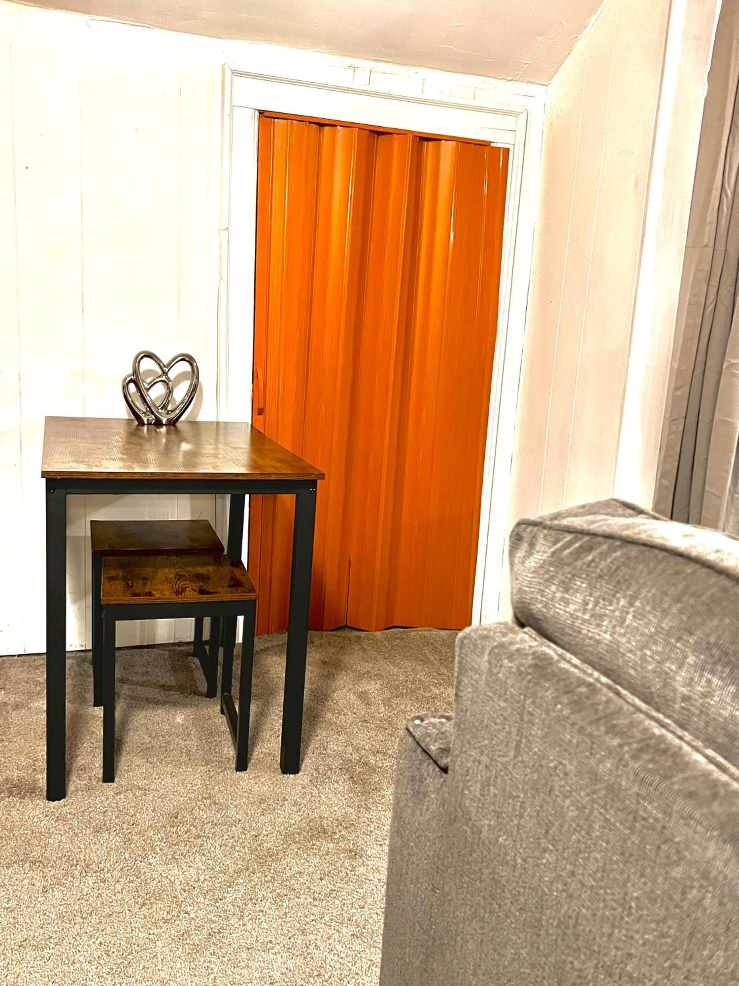 Two Bedroom Villa Studio With Fireplace & Living Room Детройт Екстер'єр фото